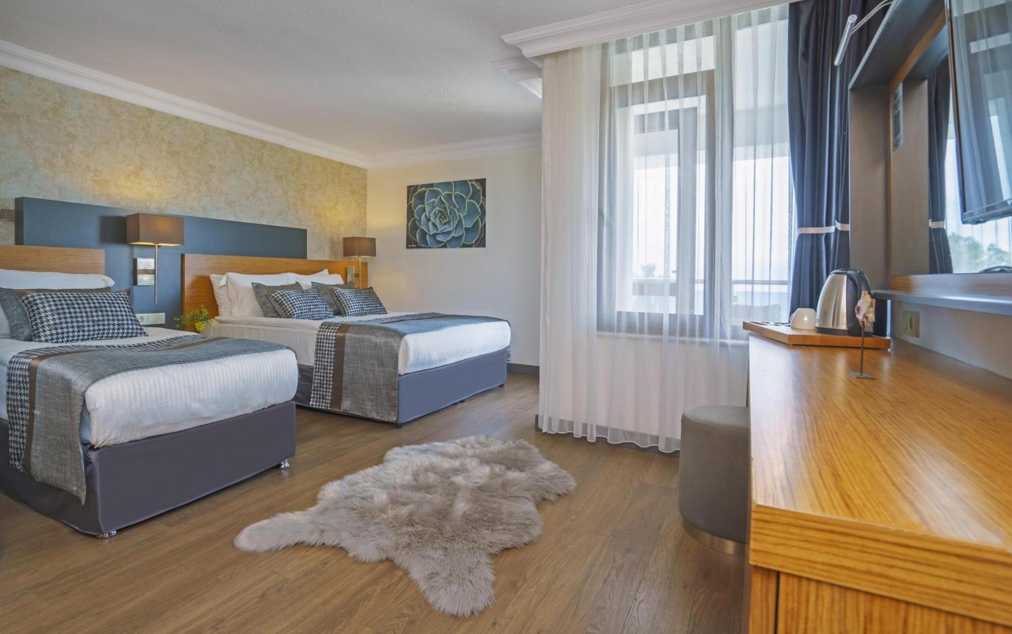 Dreibettzimmer mit Balkon